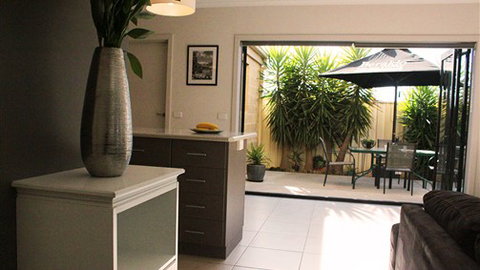 Acacia Villa - Australia Shopping 1