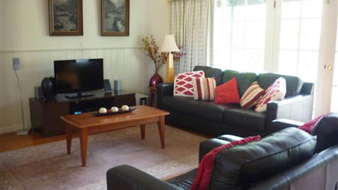 Amelda's Towerhill - Local Tourism 0