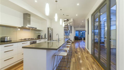 Serenity Torquay Ocean View: Luxury Beachfront - Local Tourism 1