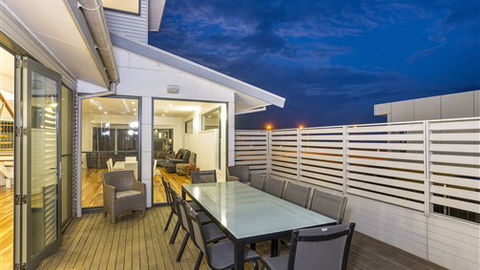 Serenity Torquay Ocean View: Luxury Beachfront - Local Tourism 4
