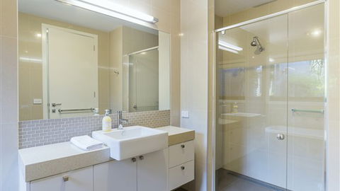 Serenity Torquay Ocean View: Luxury Beachfront - Local Tourism 2