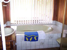 Botts Beach Retreat - Local Tourism 3