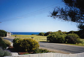 Botts Beach Retreat - Local Tourism 2