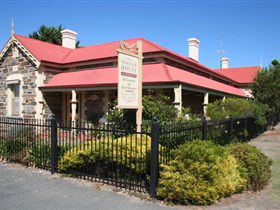 Trafalgar Premium Vintage Suites - Accommodation Australia 0