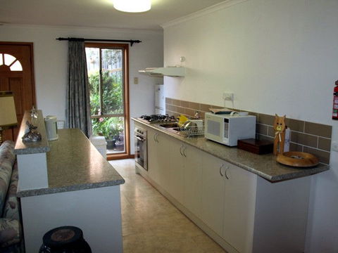 Adrienne's Place On The Hill - Local Tourism 0