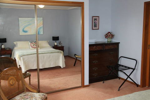 Adrienne's Place On The Hill - Local Tourism 1