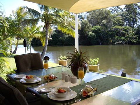 Alexander Lakeside Bed & Breakfast - Local Tourism 0