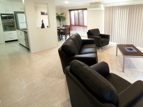 Annand Mews Serviced Apartments - Local Tourism 1