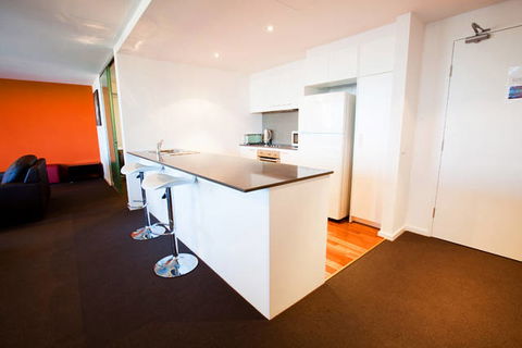 B7 Honeysuckle Apartments - Accommodation Australia 2