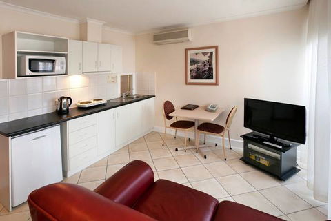 BEST WESTERN Ensenada Motor Inn & Suites - Accommodation Australia 1