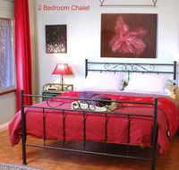 Bettenay's Lakeside Loft Spa Apartment - Local Tourism
