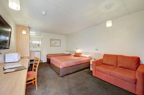 Box Hill Motel - Local Tourism 0