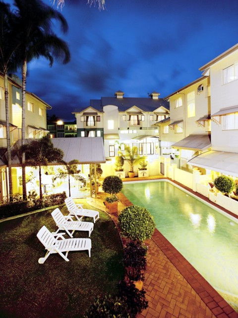 Cairns Queens Court - Local Tourism 1