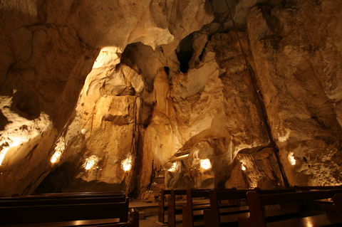 Capricorn Caves - Local Tourism 4