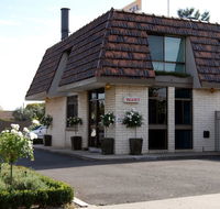 City Gardens Motel - Bed n Breakfasts
