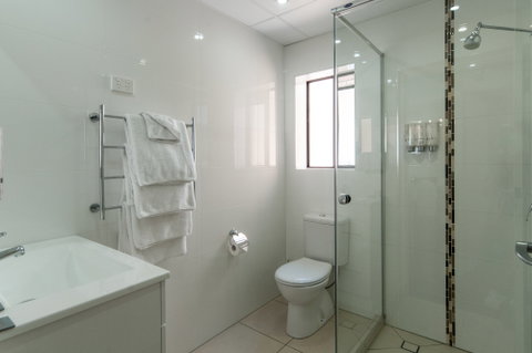 Comfort Inn & Suites Robertson Gardens - Accommodation Australia 1