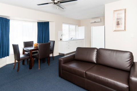 Comfort Inn & Suites Robertson Gardens - Accommodation Australia 2