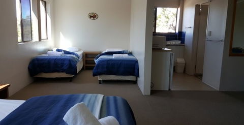 A'Montego Mermaid Beach Motel - Local Tourism 1