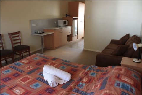 Country Roads Motor Inn - Gayndah - Australia Shopping 4