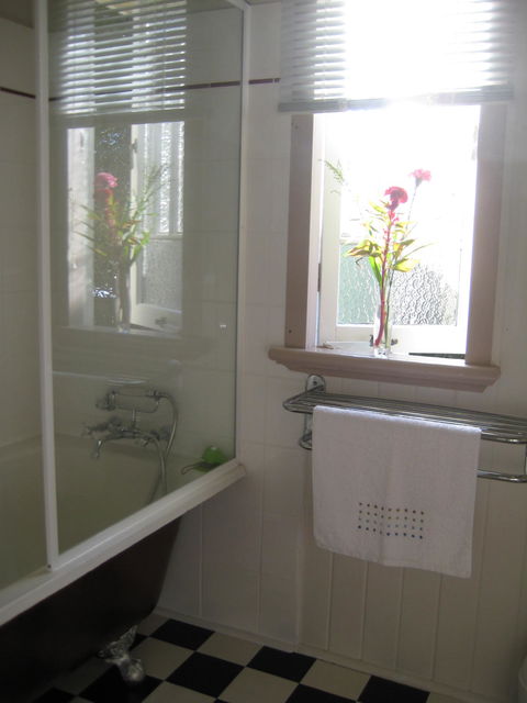 Eco Queenslander Holiday Home - Australia Shopping 5