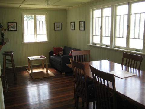 Eco Queenslander Holiday Home - Australia Shopping 4