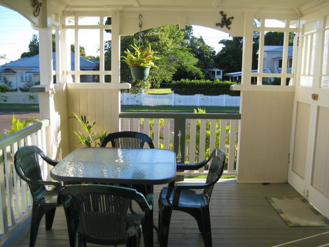 Eco Queenslander Holiday Home - Australia Shopping 8