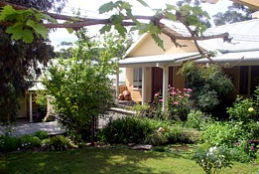 Kemeys Mountain Hideaway - Local Tourism 0