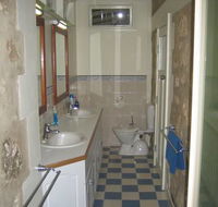 MacDonnell House Naracoorte Cottages - Accommodation Australia