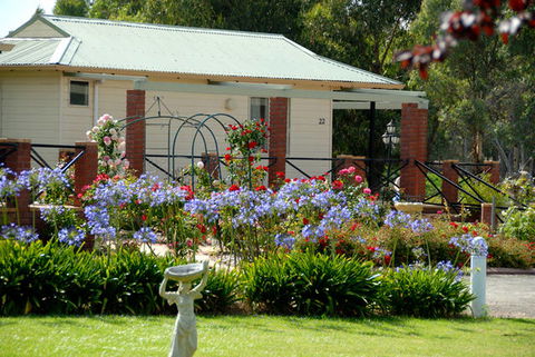 Mount Barker Valley Views Motel And Chalets - Local Tourism 5