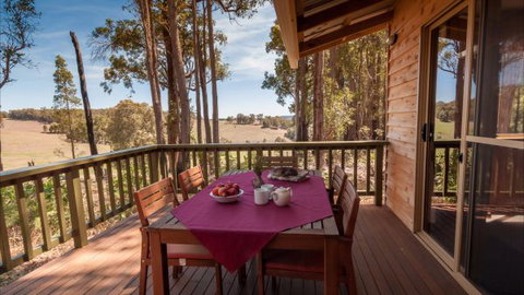 Balingup Heights Hilltop Forest Cottages - Local Tourism 11