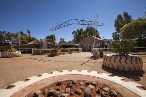 Curtin Springs Wayside Inn - Local Tourism 10