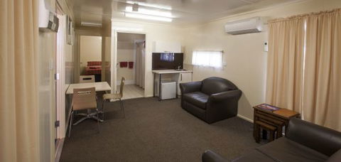 Curtin Springs Wayside Inn - Local Tourism 15