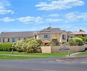 Hopkins House Motel And Apartments - Local Tourism 0