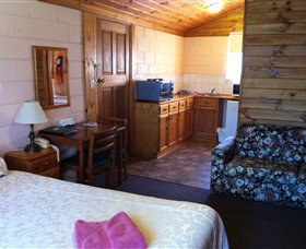 Twelve Apostles Motel & Country Retreat - Local Tourism 2