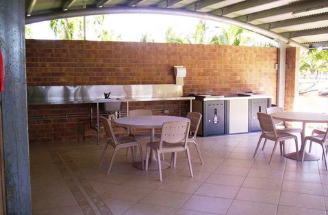 Rollingstone Beach Caravan Resort - Accommodation Australia 6