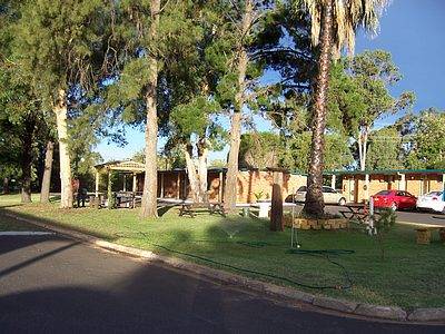 Silver Oaks Motel - Accommodation Australia 1