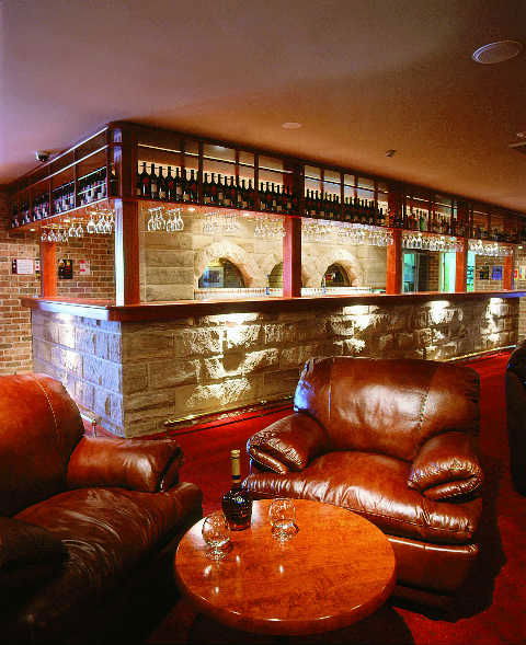 Hermitage Campbelltown - Accommodation Australia 4