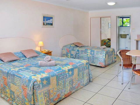 Yamba Twin Pines Motel - Local Tourism 6