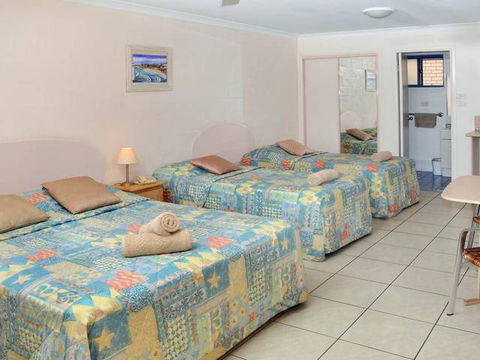 Yamba Twin Pines Motel - Local Tourism 7