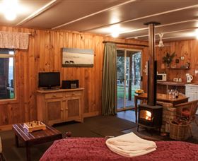 Balingup Heights Hilltop Forest Cottages - Local Tourism 3