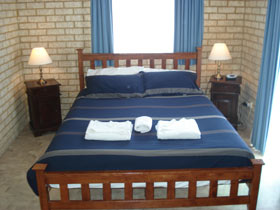 Baywatch Manor Augusta YHA - Accommodation Australia 3