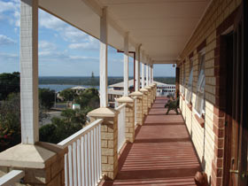 Baywatch Manor Augusta YHA - Accommodation Australia 1