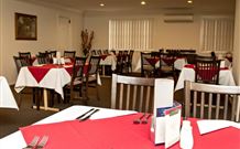Hilltops Retreat Motor Inn - Young - Accommodation Australia 3