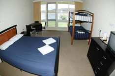Lake Jindabyne Hotel Motel - Local Tourism 0