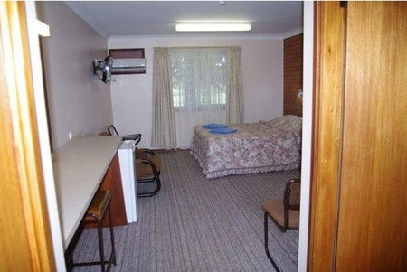 Castlereagh Motor Inn - Accommodation Australia 3