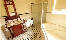Wagga Wagga Country Cottages - - Accommodation Australia 5