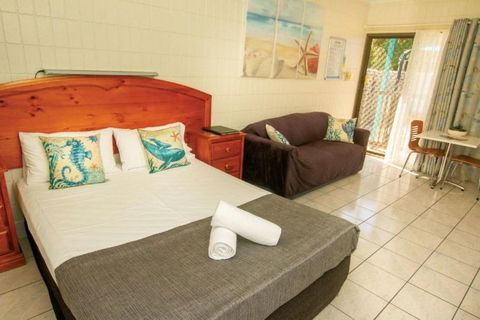 Tropical Palms Resort & 4WD Hire - Local Tourism 1