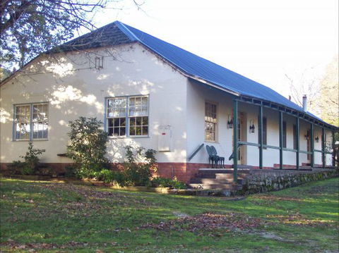 Colonial Inn Guest Rooms - Local Tourism 1