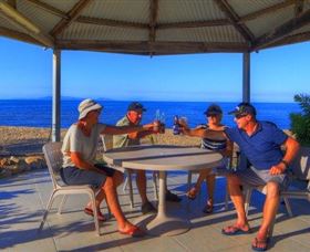 Rollingstone Beach Front Resort - Accommodation Australia 2