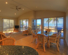 Rollingstone Beach Front Resort - Accommodation Australia 3